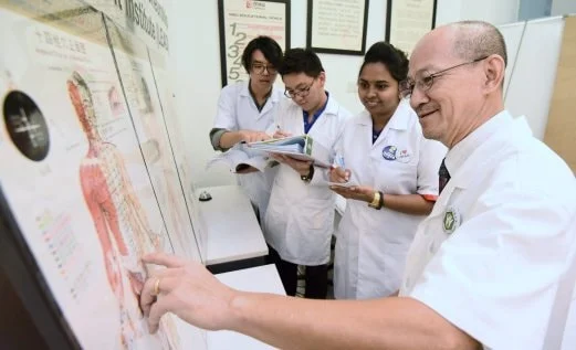 Idris Jusoh with medical students